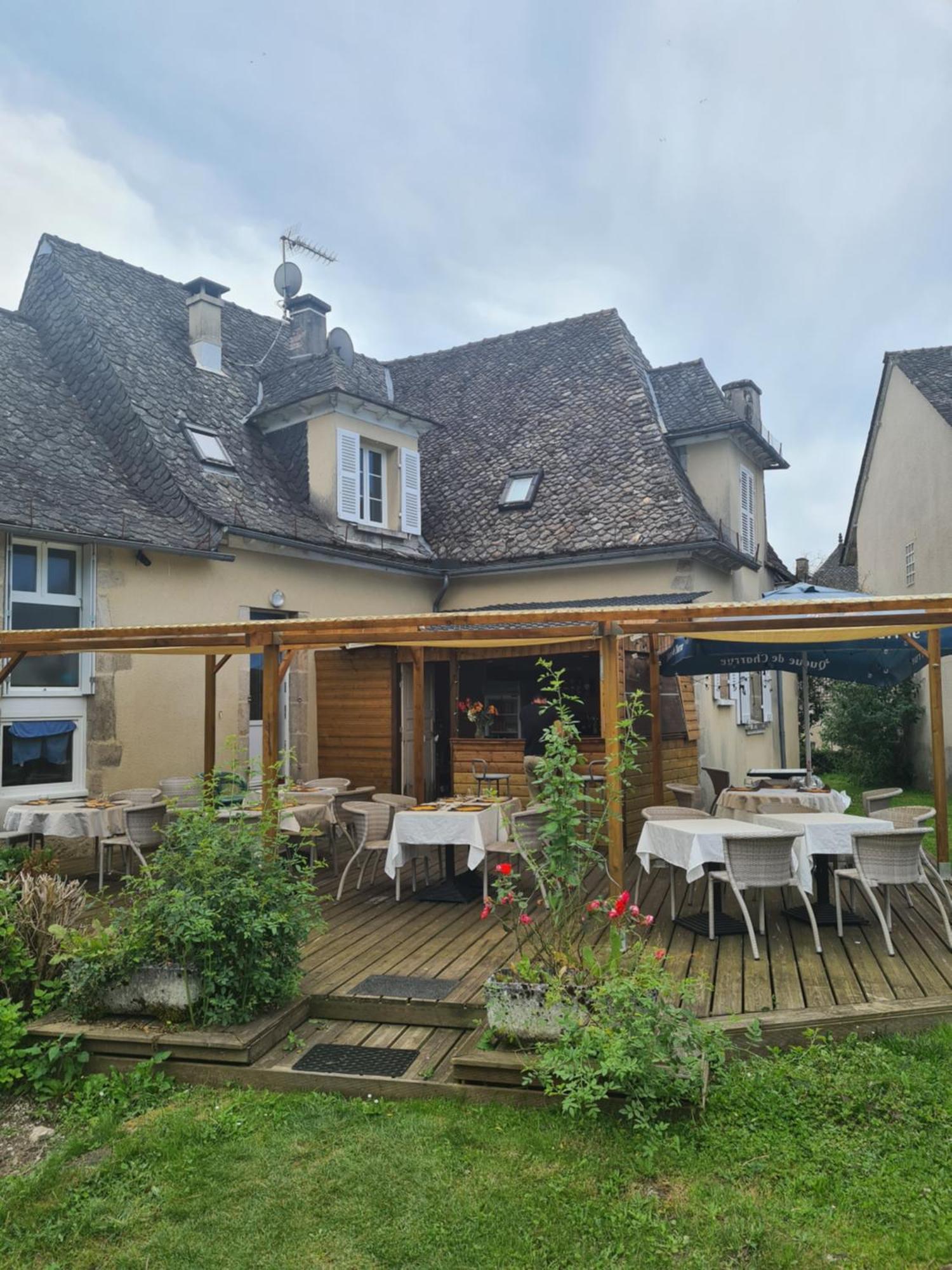 Hotel Saint Julien Aux Bois Esterno foto