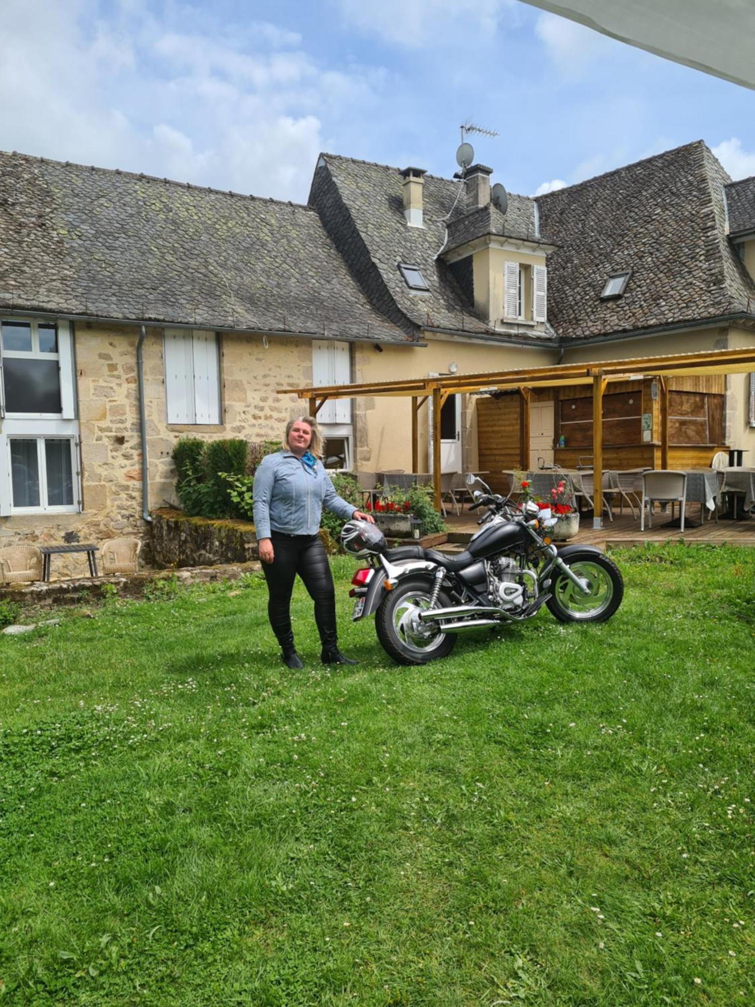 Hotel Saint Julien Aux Bois Esterno foto