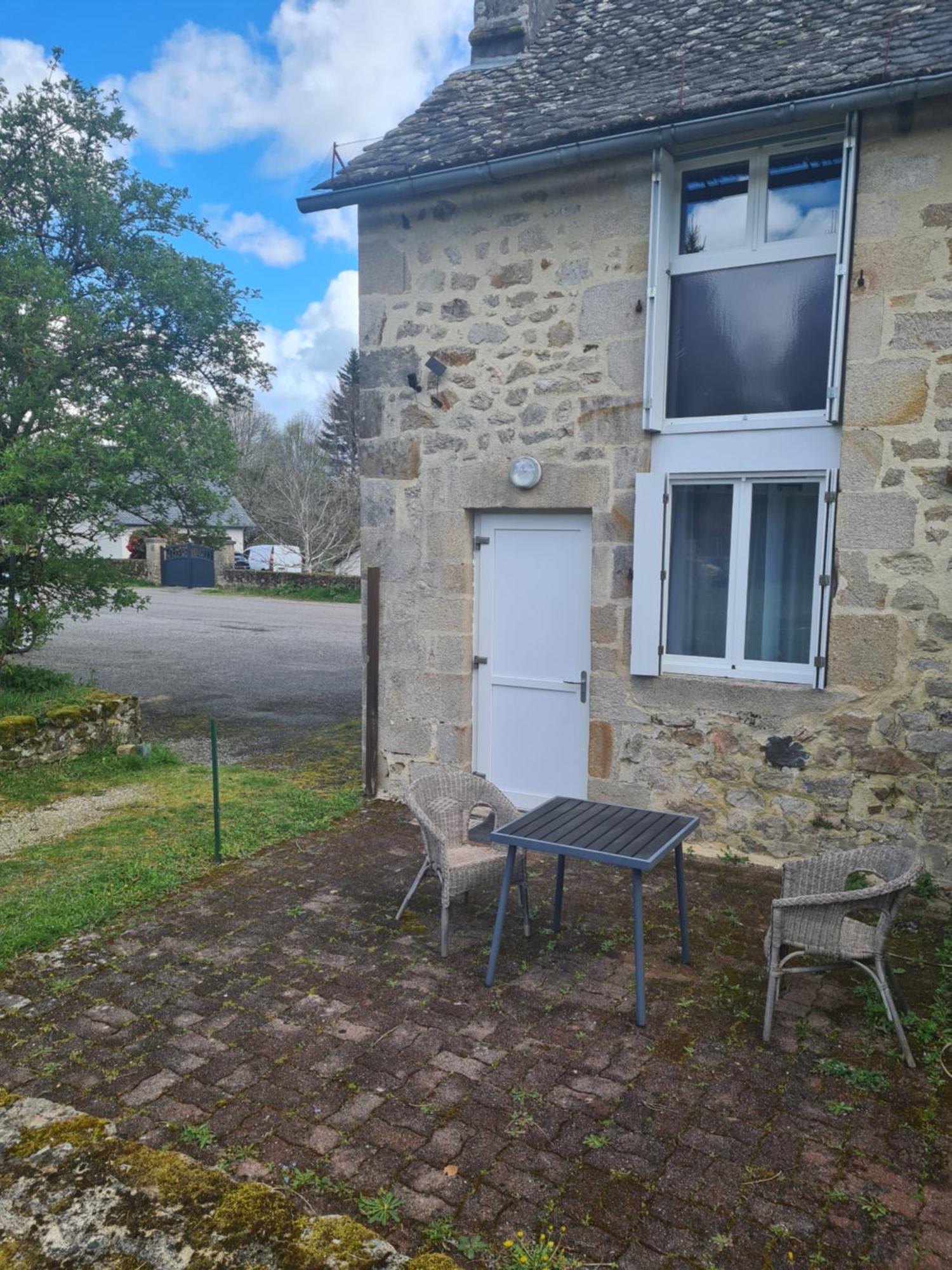 Hotel Saint Julien Aux Bois Esterno foto