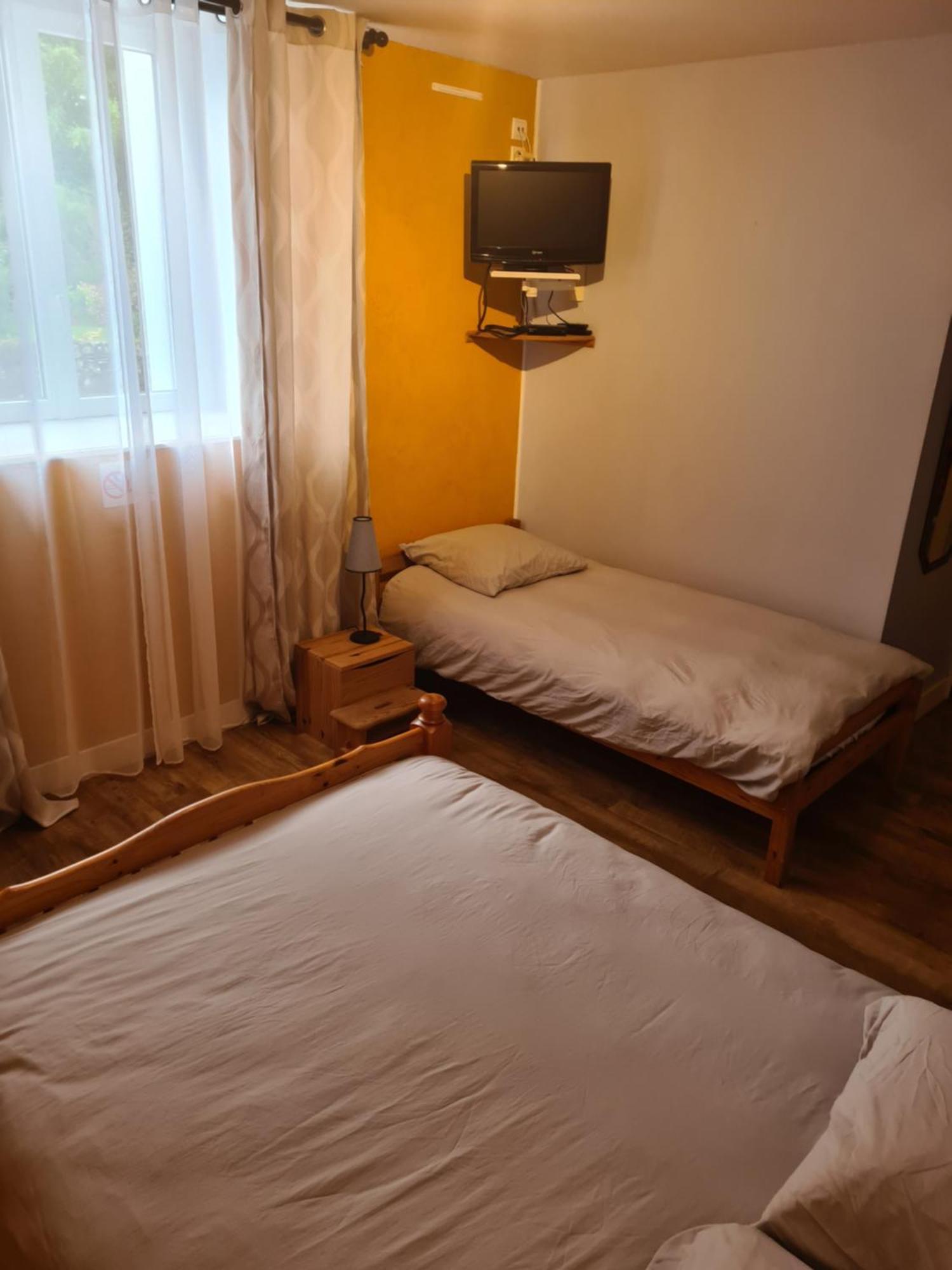 Hotel Saint Julien Aux Bois Esterno foto