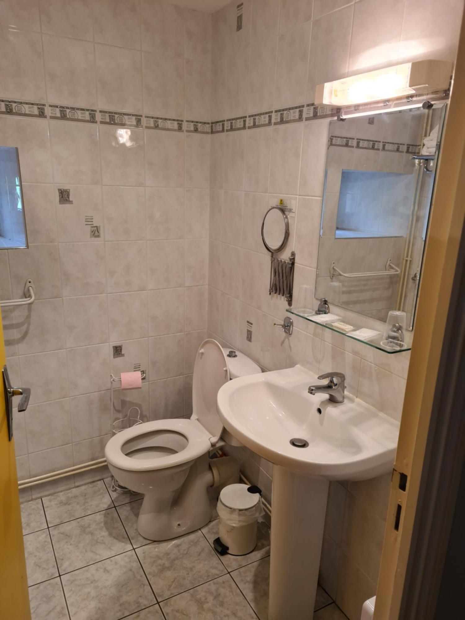 Hotel Saint Julien Aux Bois Esterno foto